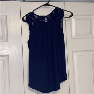 Navy blue sleeveless shirt / lace on shoulder